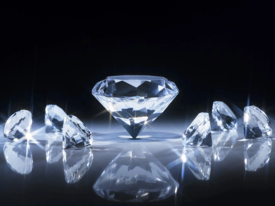 七颗钻石PPT_第1页