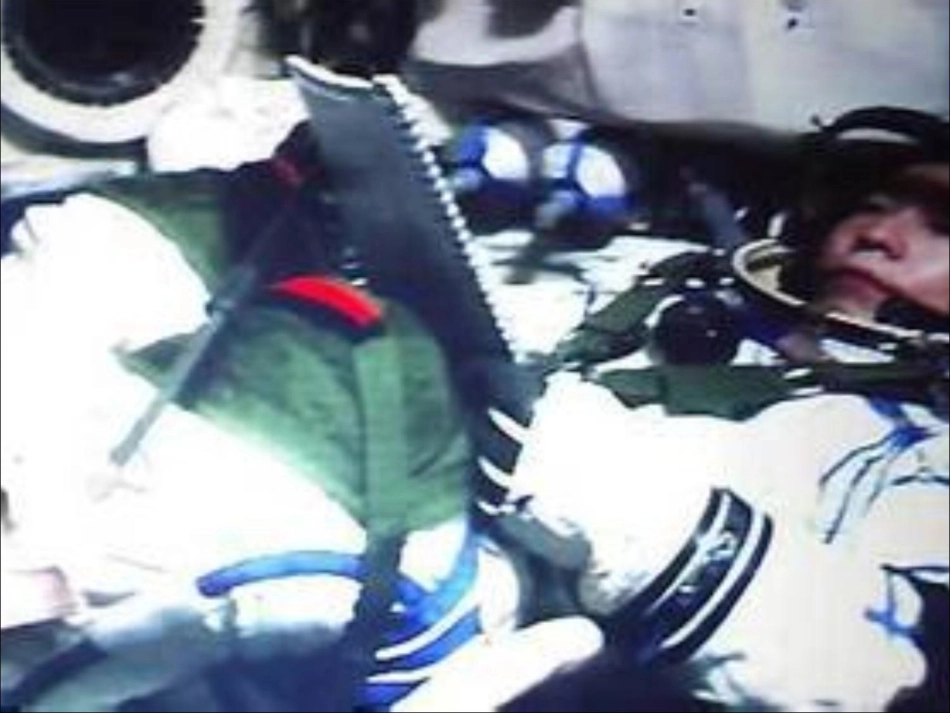 《太空生活趣事多》教学课件_第2页