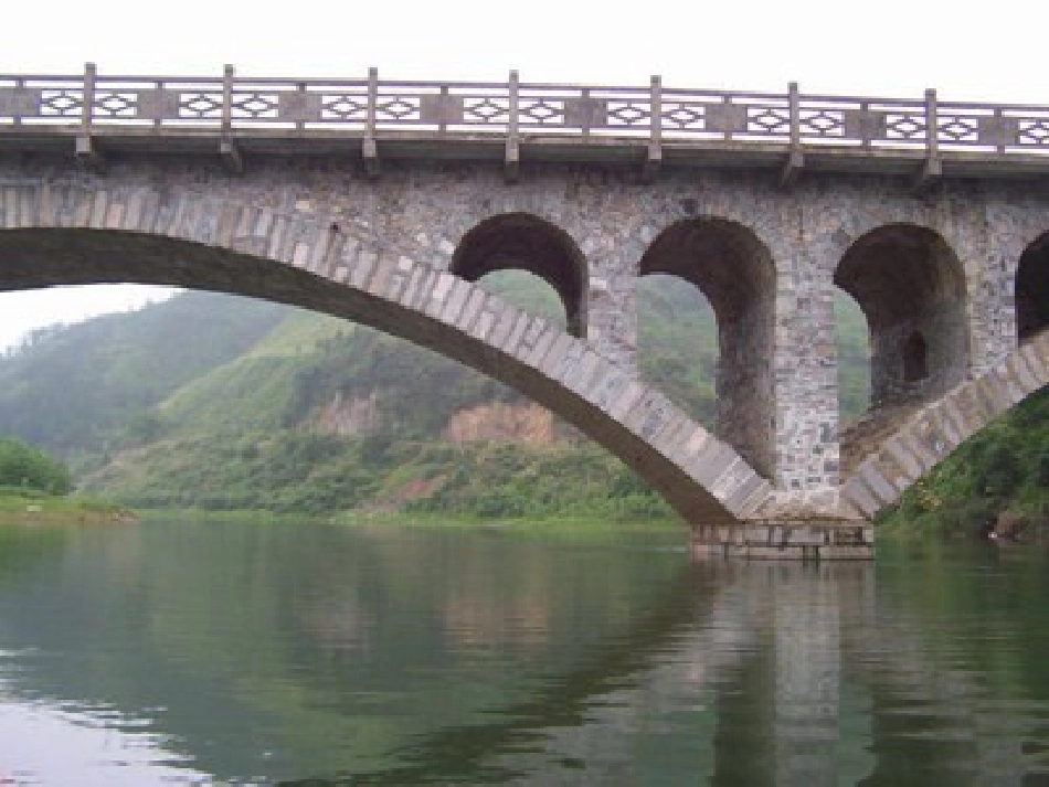 家乡的桥和塔_第3页