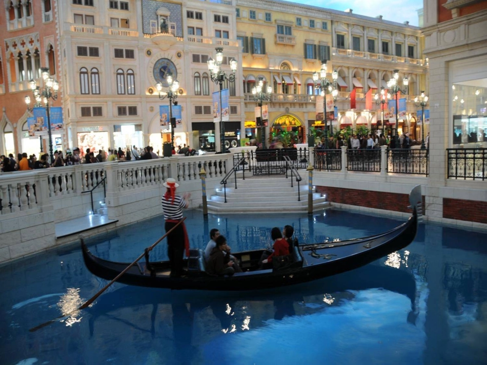 26《威尼斯的小艇》_第2页