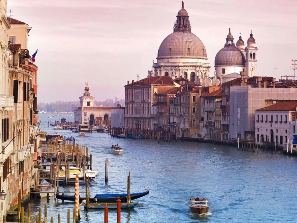 威尼斯的小艇 (2)_第2页