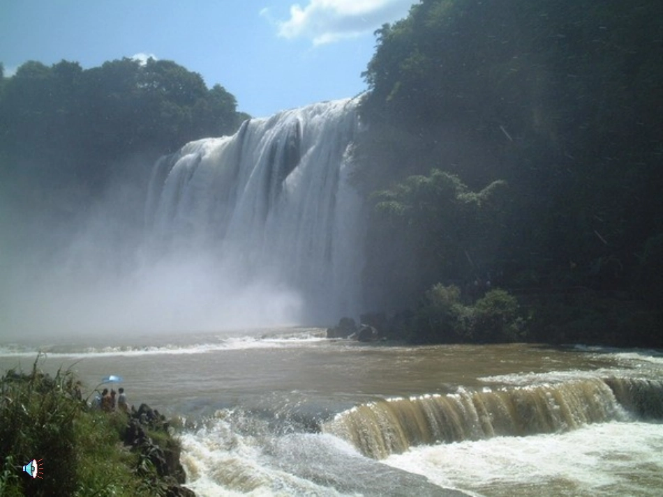 黄果树瀑布图景_第1页