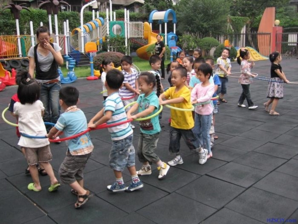 幼儿户外活动_第3页