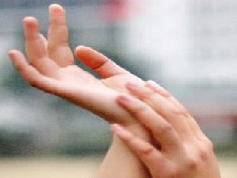 新课标人教版语文六年级下册《手指》课件_第1页