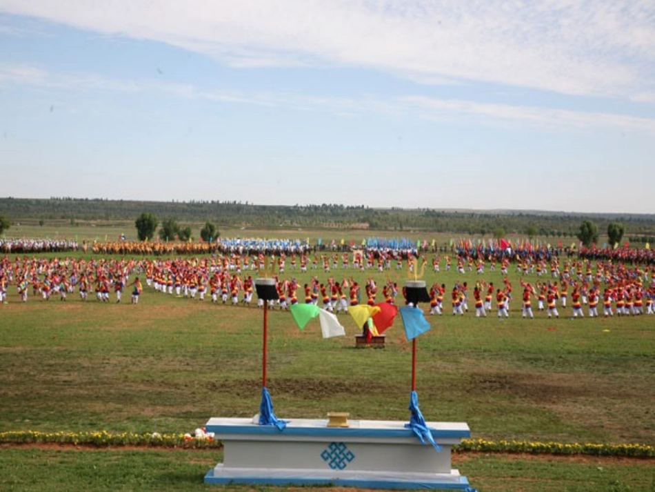 那达慕之歌课件_第2页