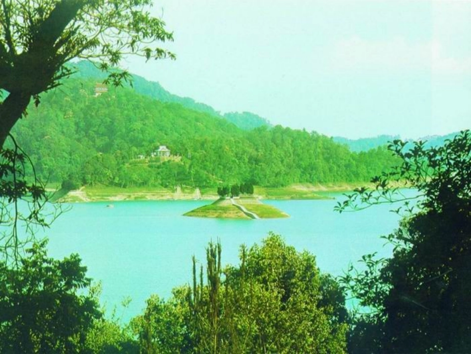 《日月潭》第二课时PPT（定稿）_第1页