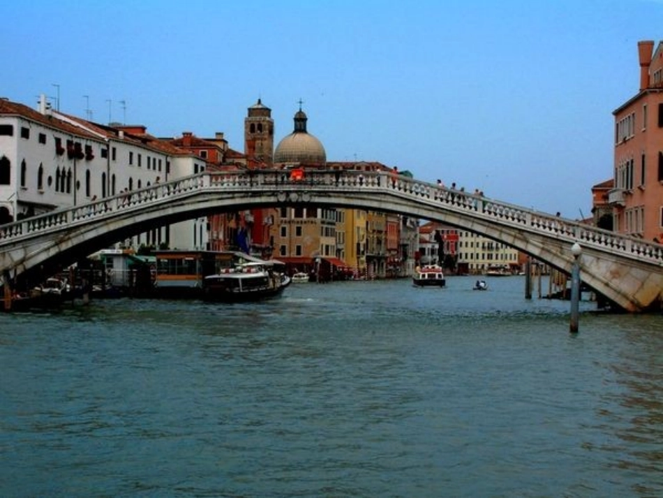 威尼斯小艇自制课件（公开课）_第2页