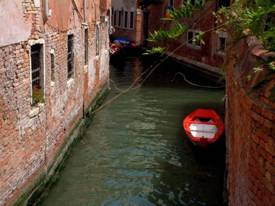 威尼斯小艇自制课件（公开课）_第3页