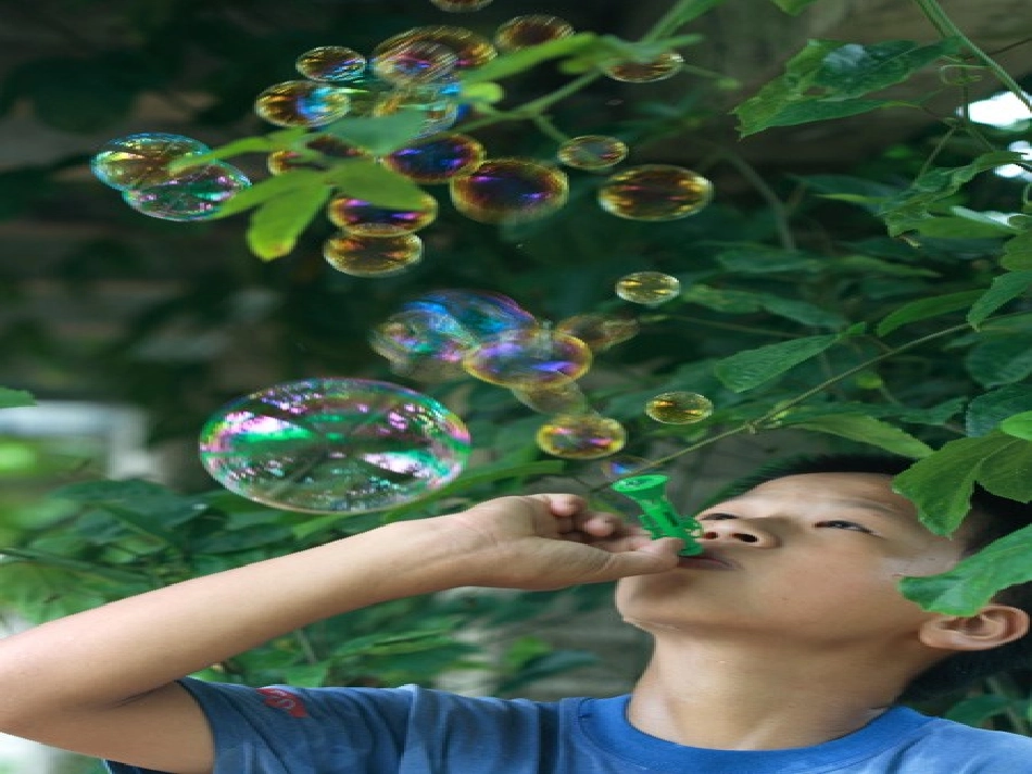 吹泡泡作文PPT_第2页