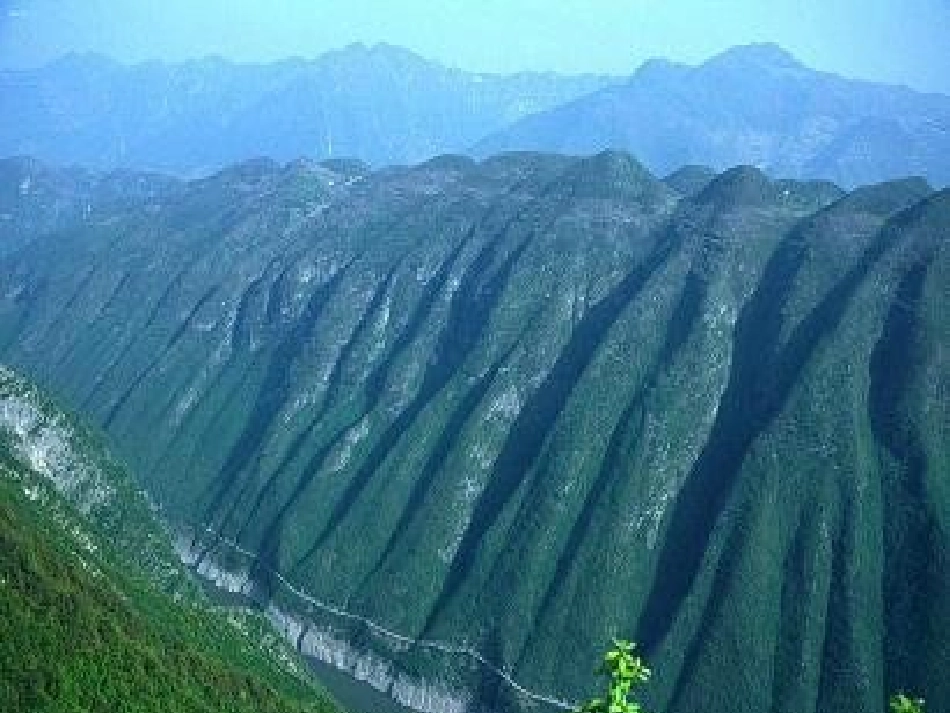语文八年级上册《三峡》教学课件：31页_第3页