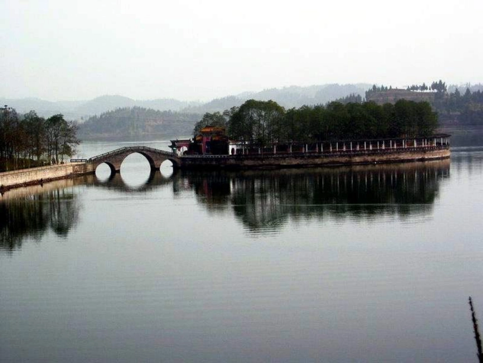 生活中的轴对称下学期华东师大_第2页