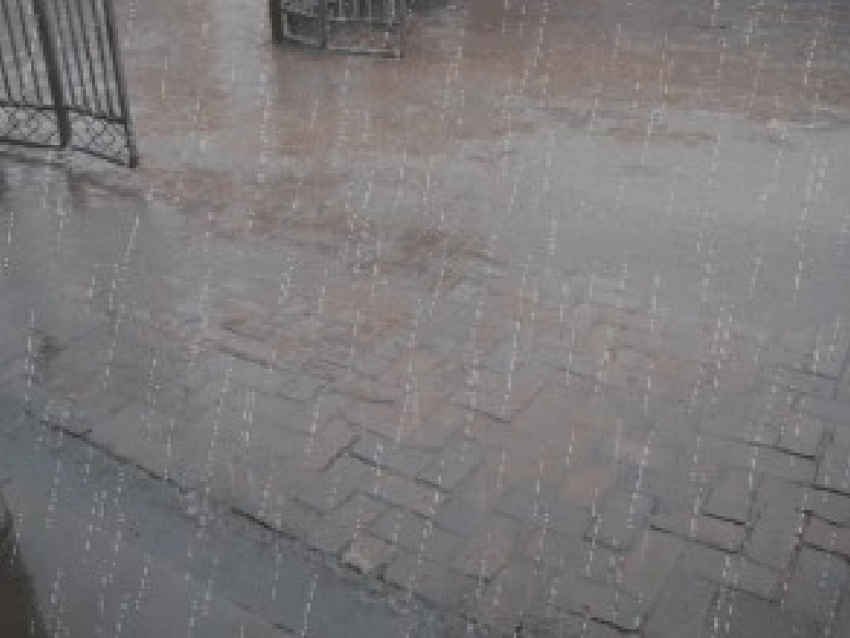 (演唱)踩雨_第3页
