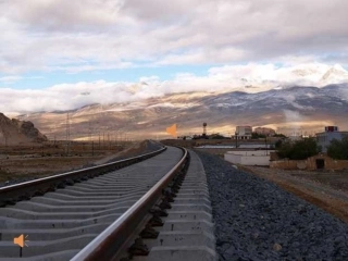 把铁路修到拉萨去zm