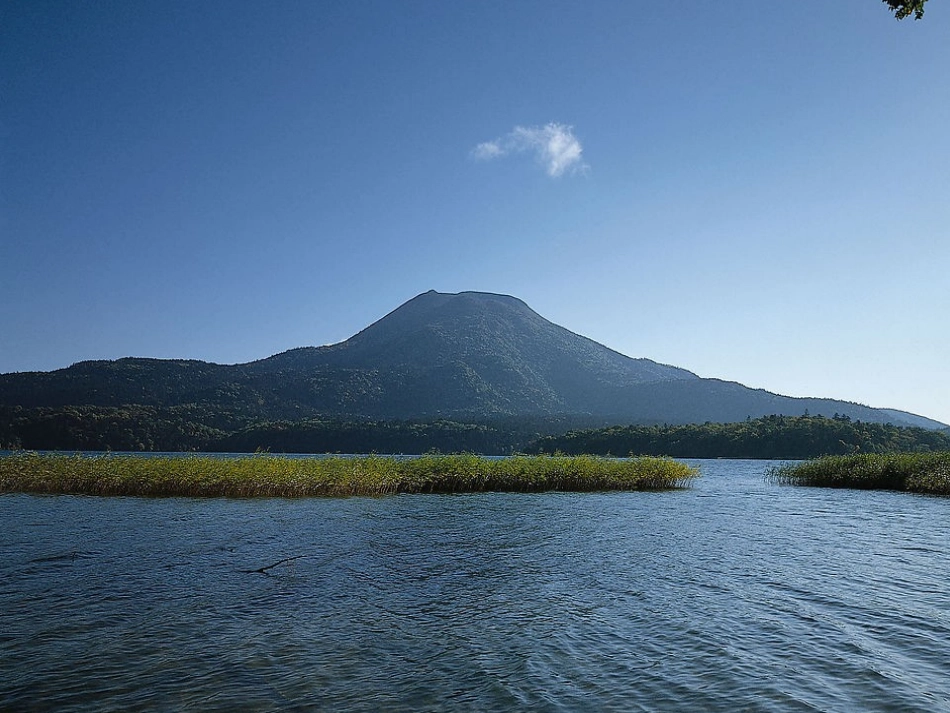 日月潭的传说__公开课_课件_第2页