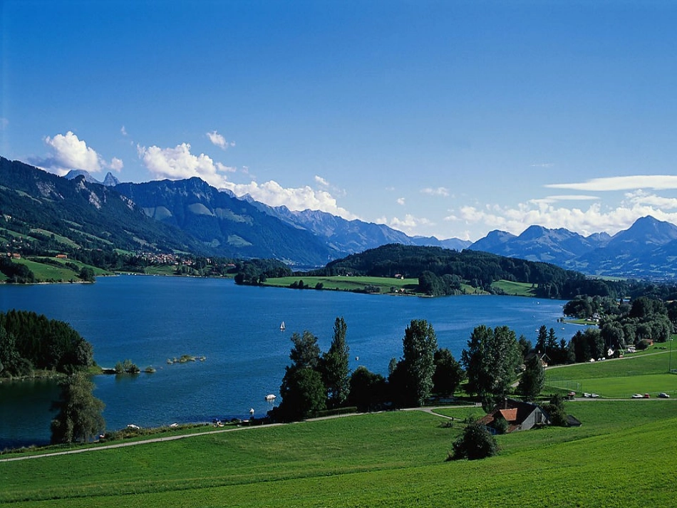 日月潭的传说__公开课_课件_第3页