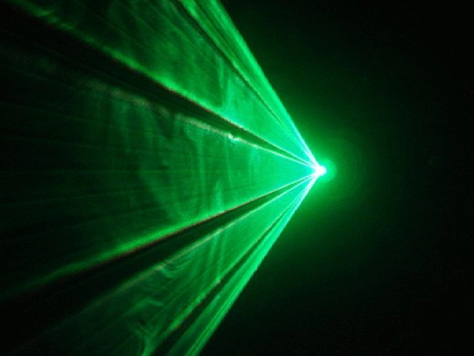 襄城职高1401班元旦联欢PPT_第2页