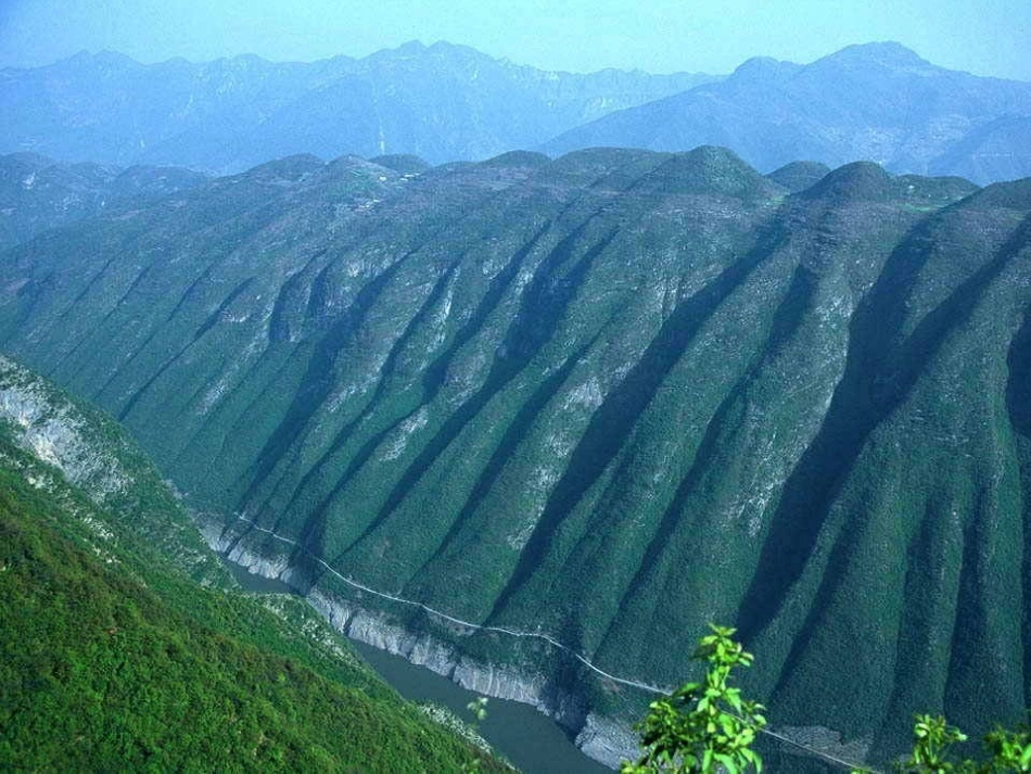 语文八年级上册《三峡》教学课件_第2页