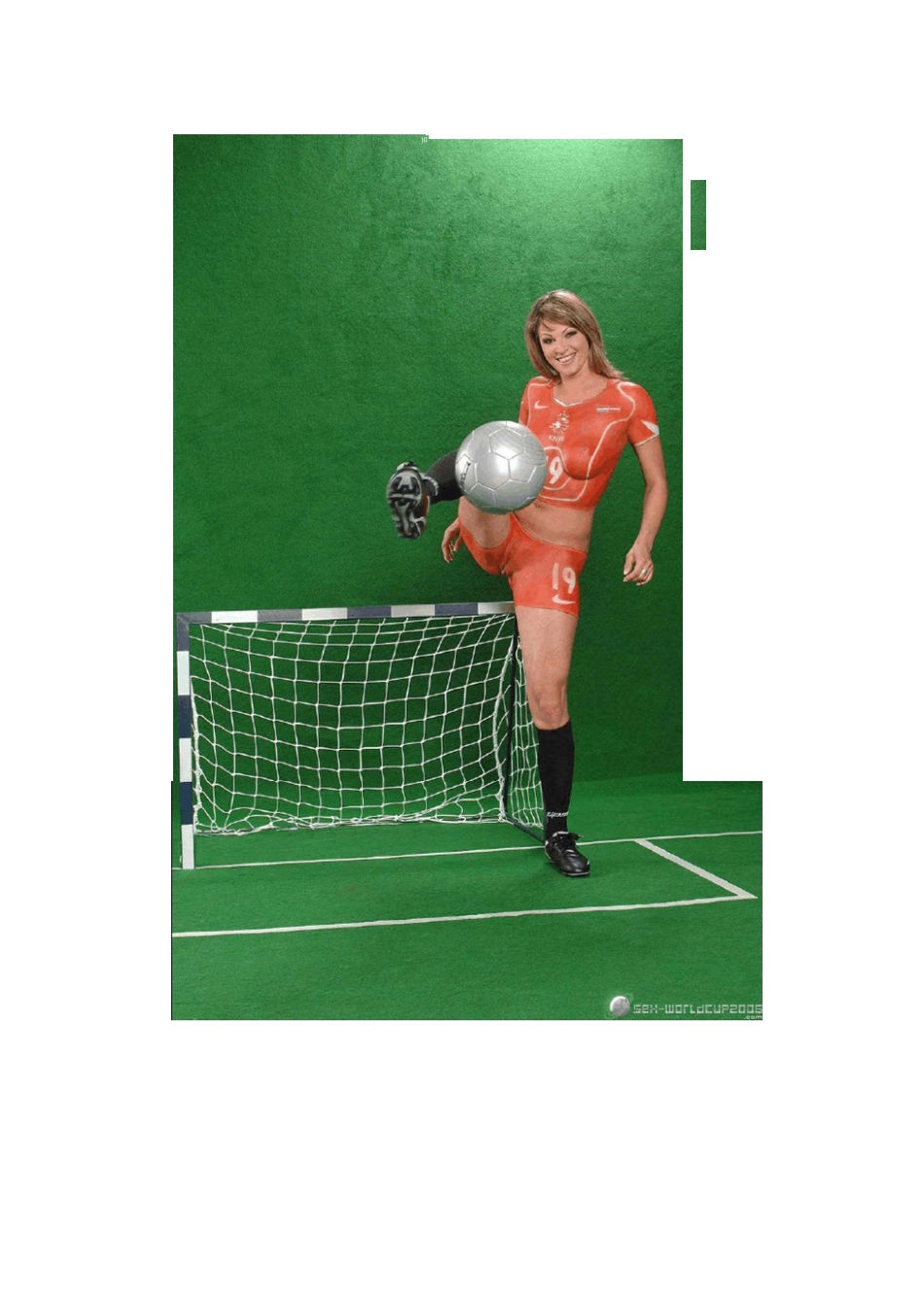 性感足球宝贝人体彩绘图集_第2页