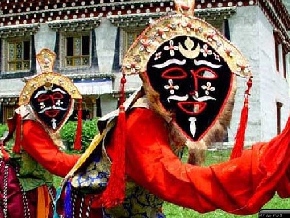 面具PPT课件_第1页