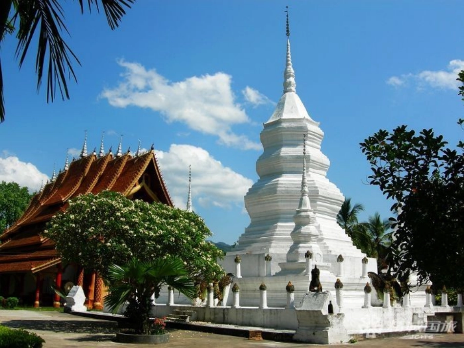 金孔雀轻轻跳课件(参赛)_第2页