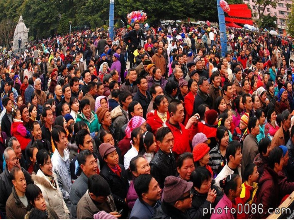 看大戏课件（曹丽影）_第2页