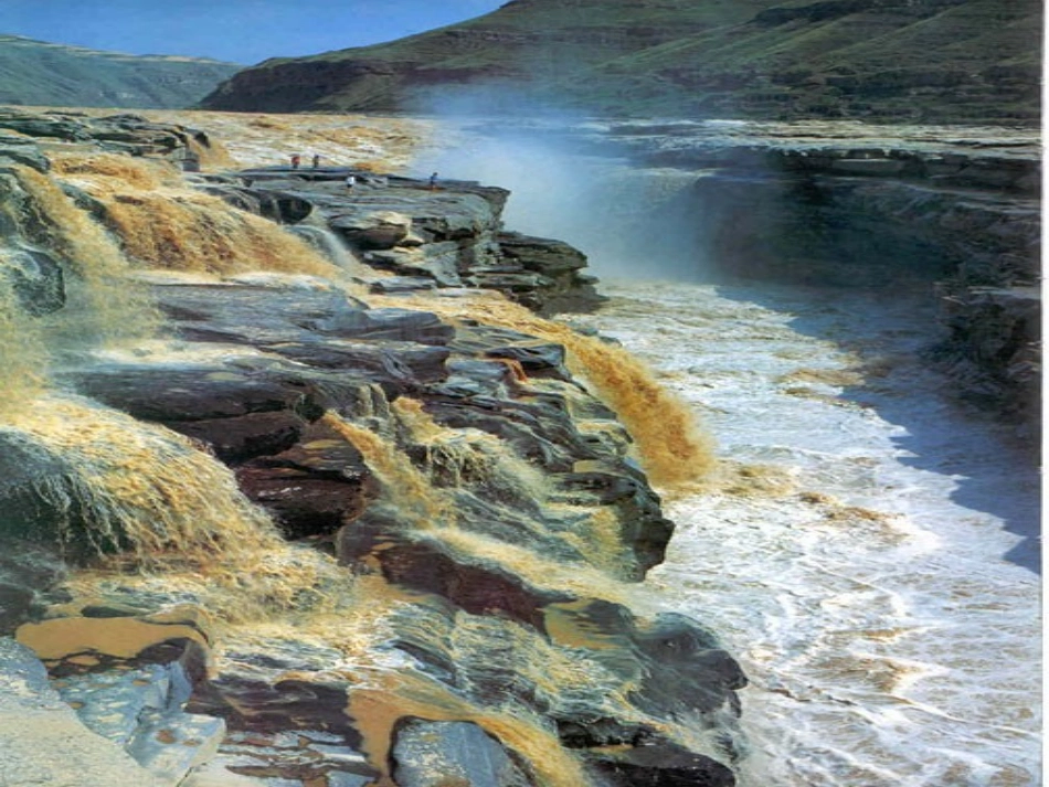 (部编)初中语文人教2011课标版七年级下册5.黄河颂-(2)_第1页