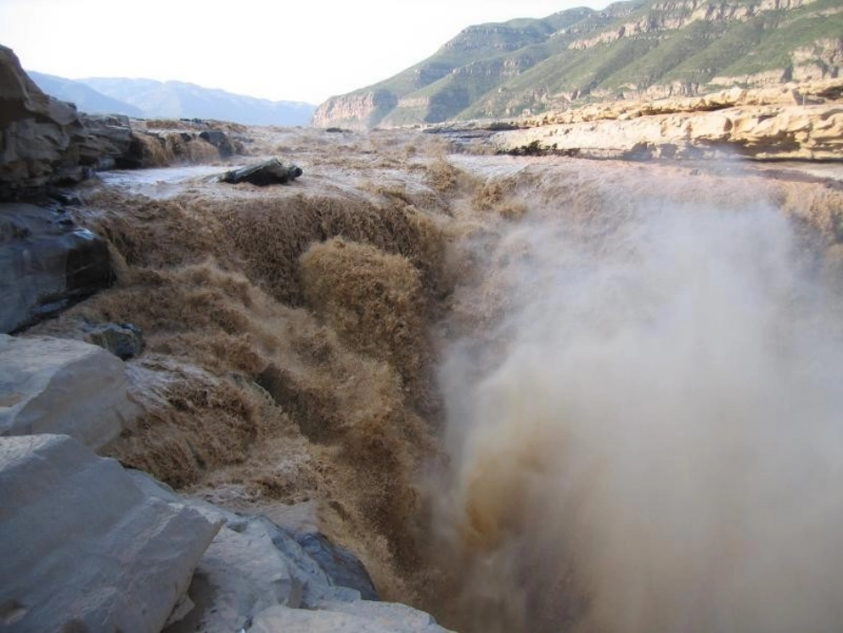 (部编)初中语文人教2011课标版七年级下册黄河颂——课件_第2页