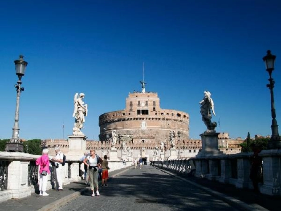 通往广场的路不止一条_第3页