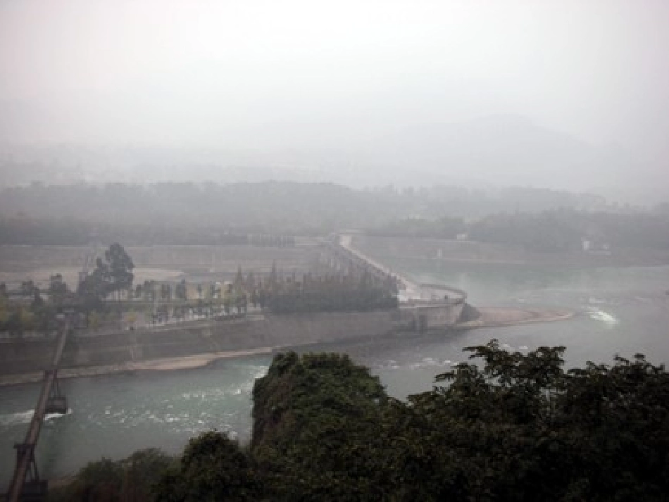 高中语文 (都江堰)课件 新人教版选修(中国现代诗歌散文欣赏) 课件_第3页