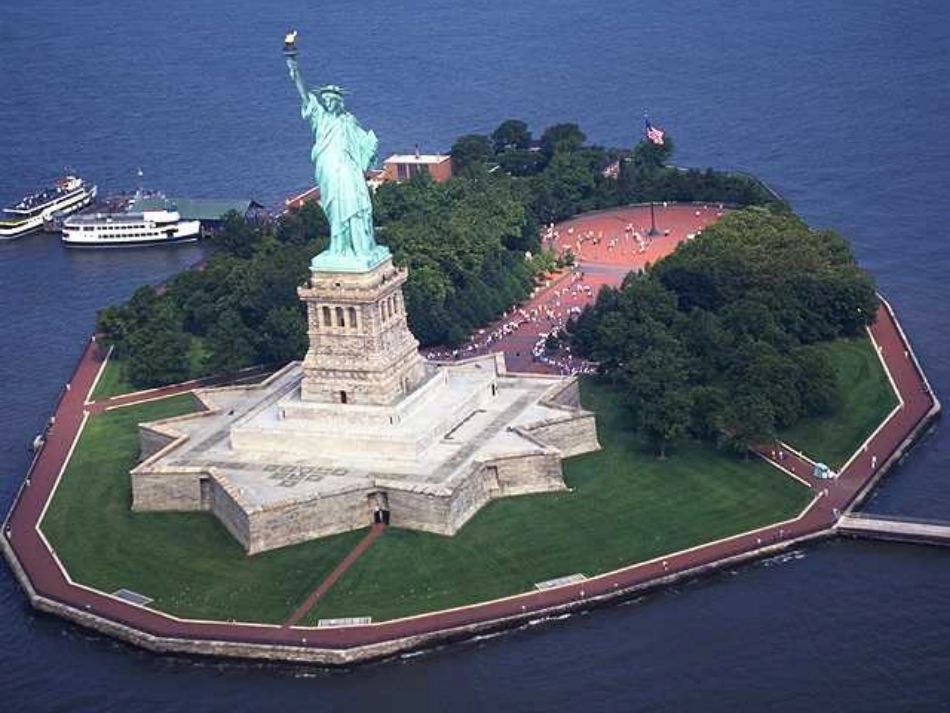 高中英语 Unit1(A land of diversity) Warming up&reading课件 新人教版选修8 课件_第1页