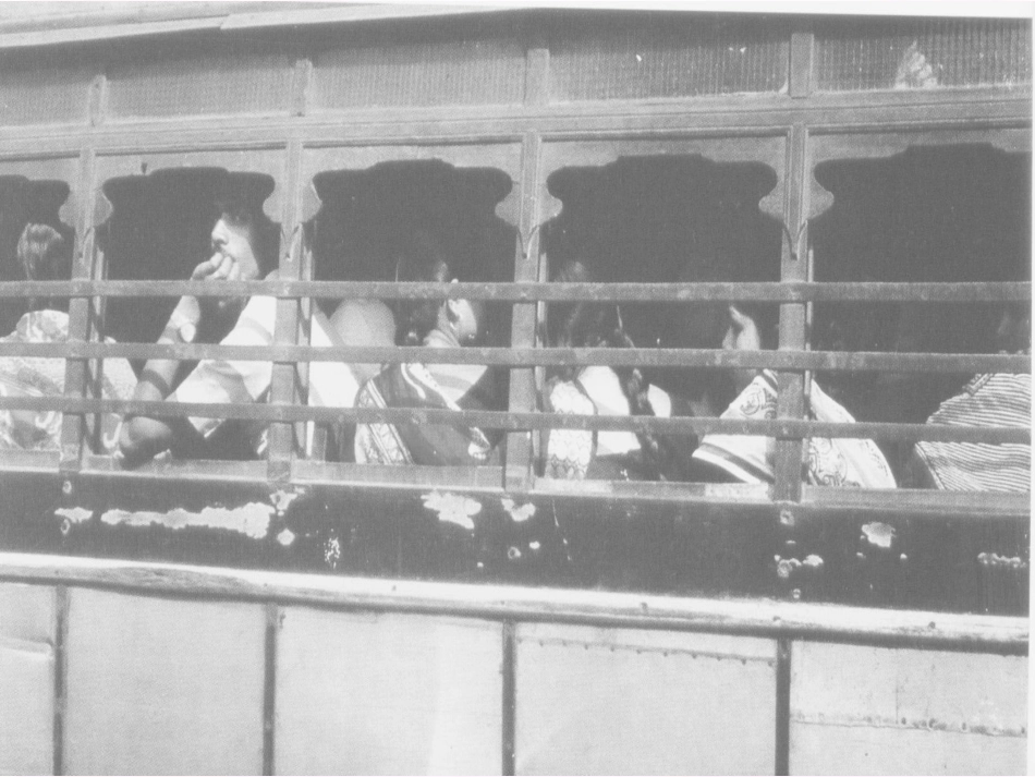 高中语文 第三专题 7-1前方课件 苏教版必修1 课件_第2页