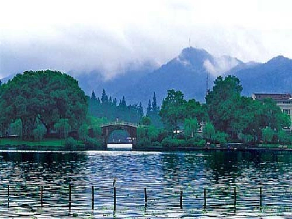 《西湖》教学课件一_第2页