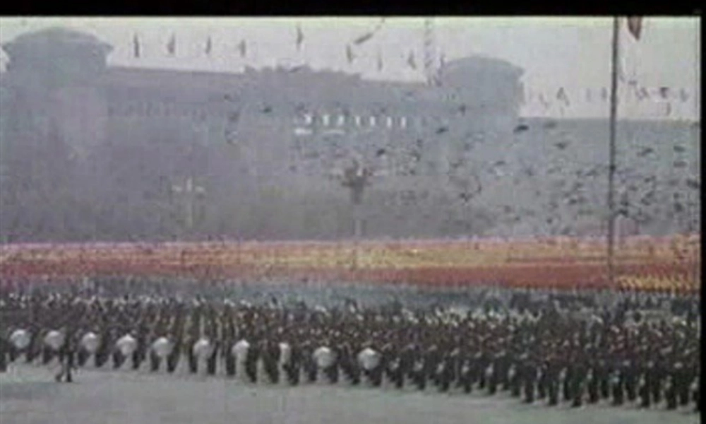 课标版三年级下册《检阅》课件