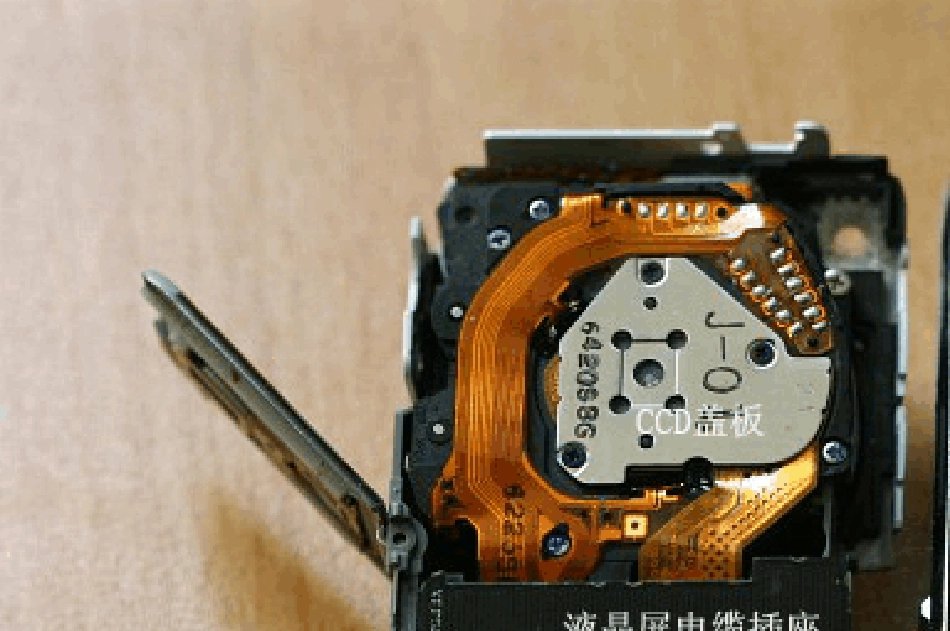 松下DMCFX01GK数码相机拆解_第3页
