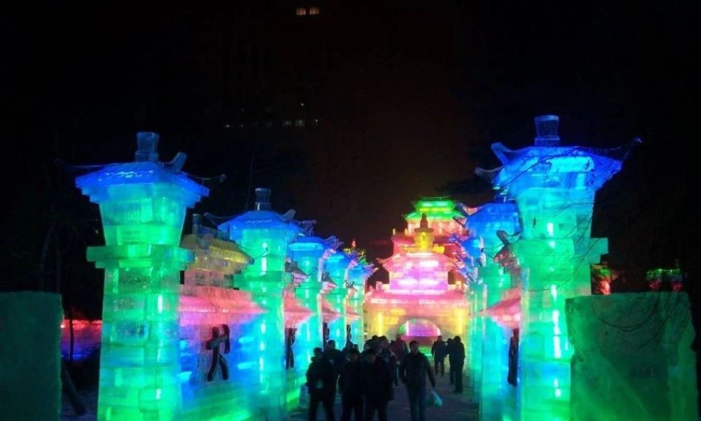 秋三年级语文上册《冰灯》课件1 北师大版-北师大版小学三年级上册语文课件