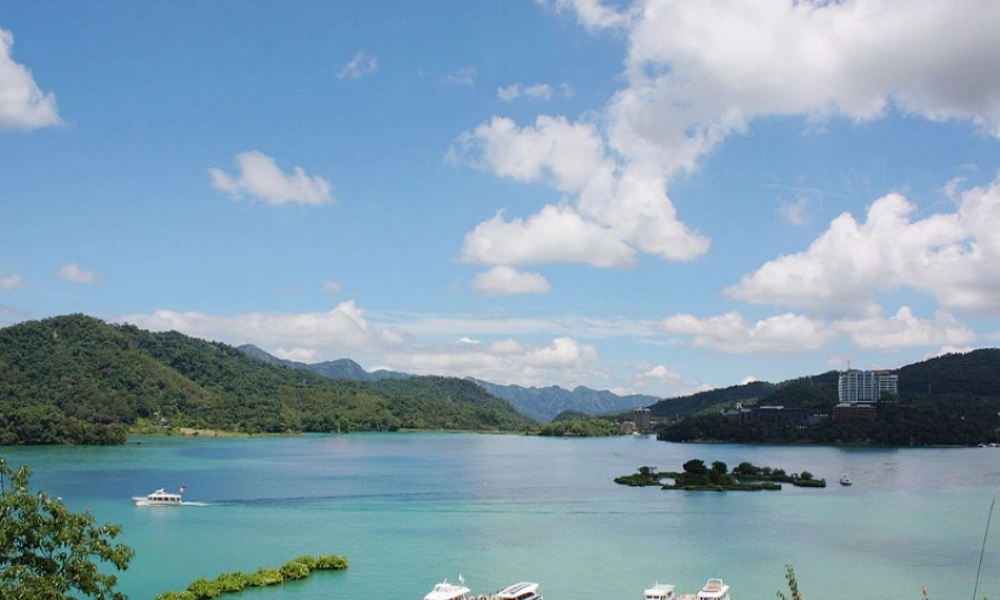 2014-2015学年八年级地理下册 第八章 第二节 台湾省的地理环境与发展课件 （新版）湘教版