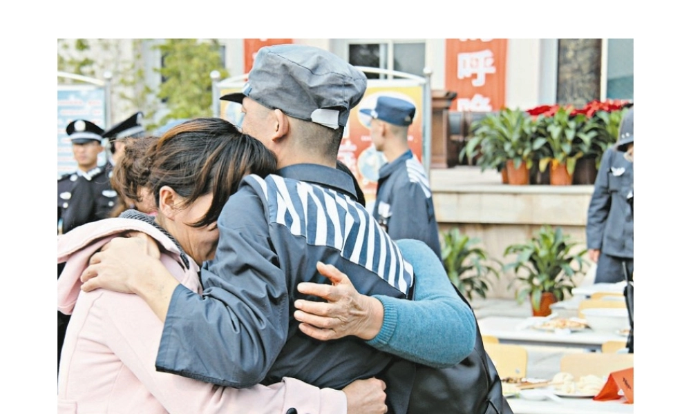 （水滴系列）（秋季版）七年级道德与法治下册 第九单元 撑起法律保护伞 第18课 让法律为成长护航 第2框 为自己设置一道“防火墙”课件 鲁人版六三制-鲁人版初中七年级下册政治课件